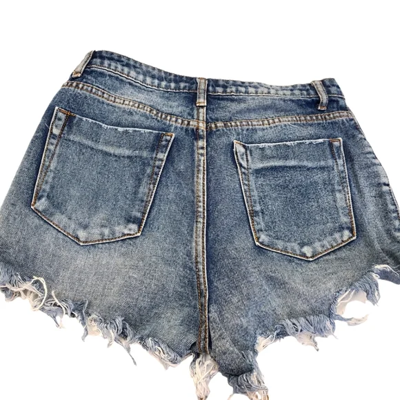 Signature 8 Distressed Button Fly Jean Shorts size medium - Picture 3 of 4